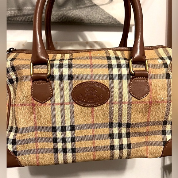 Burberry Handbags - Burberry Boston Bag (callouts in photos)